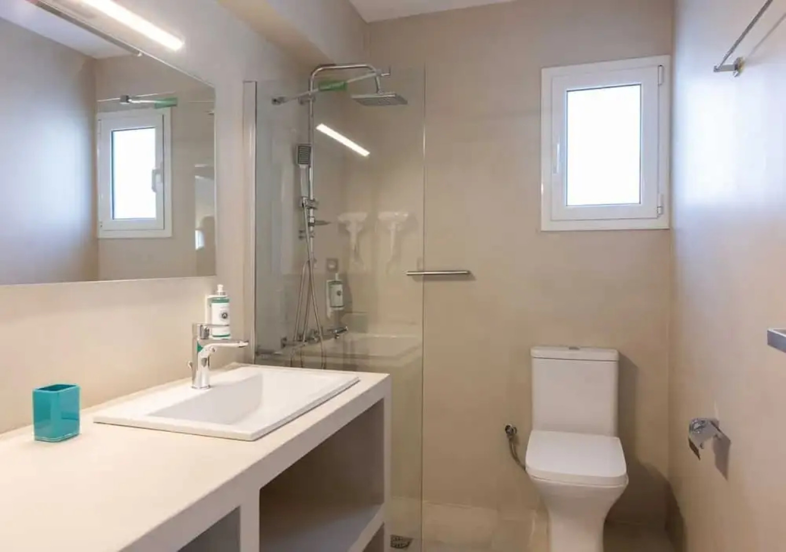 Costa Vasia Suites & Apartments