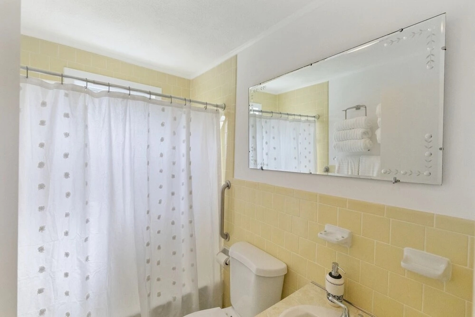 Shore To Please - Enjoy A Relaxing Getaway In Bonnet Shores 3 Bedroom Home by Redawning