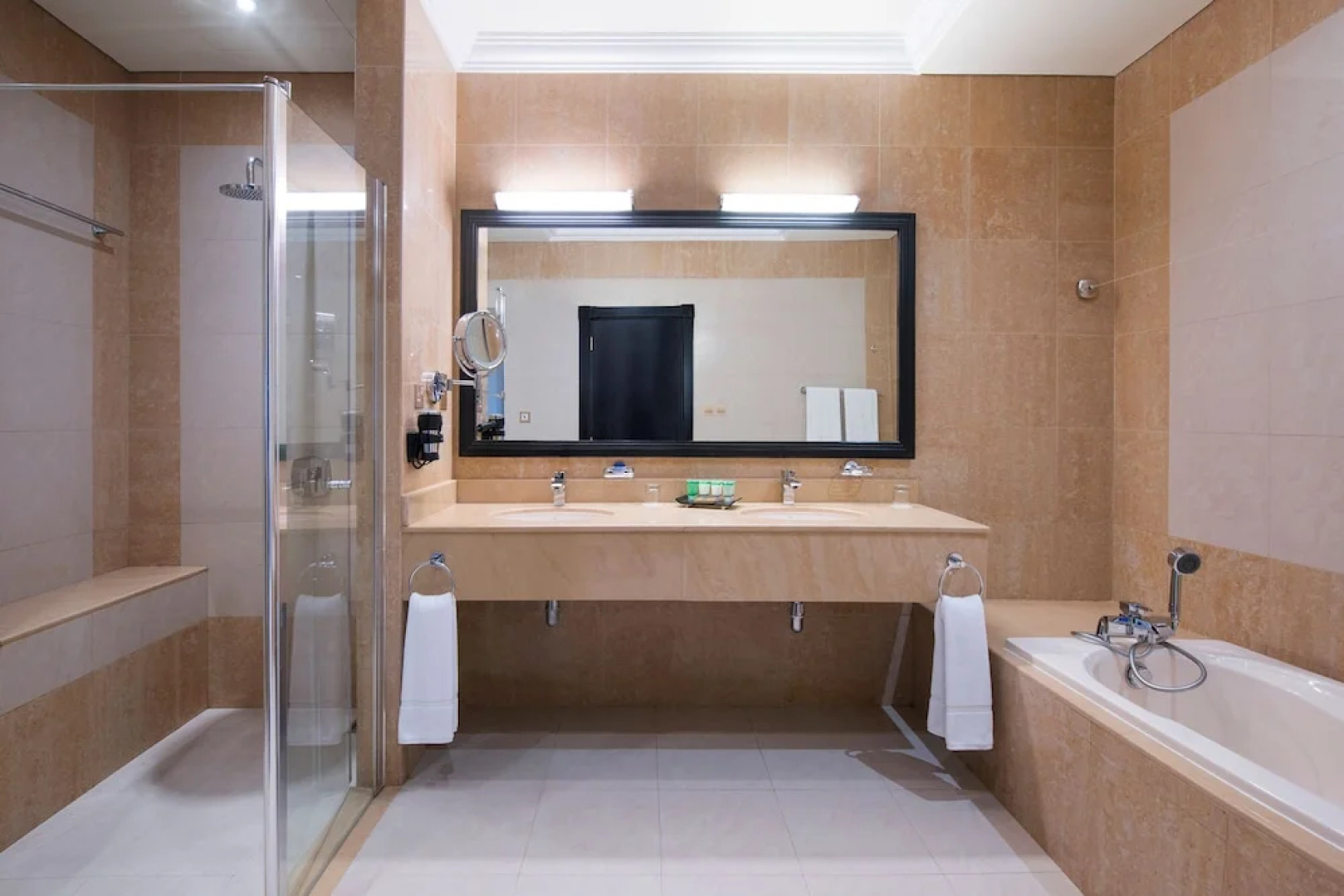 Отель Al Hamra Residence & Village