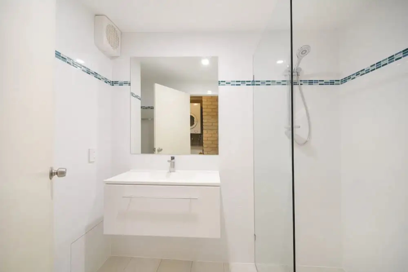 Galleries 3 - 3/28 Peregian Esplanade