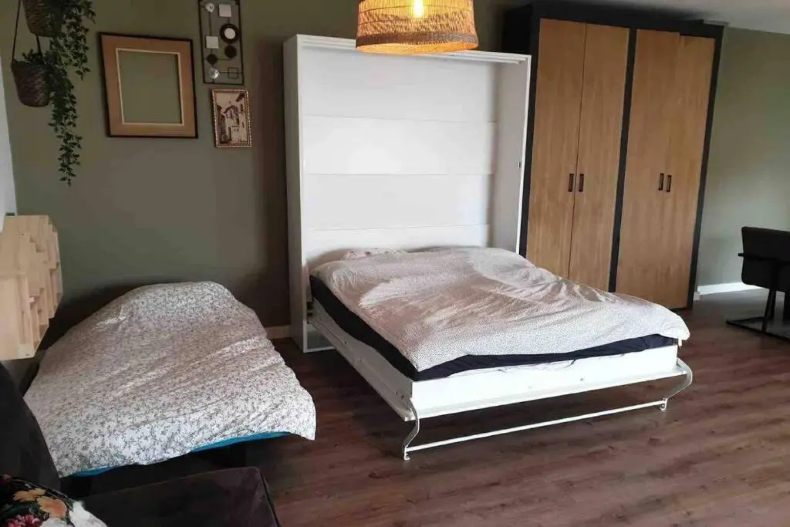 Warm welkom! Zeer ruime privé studio met tuin