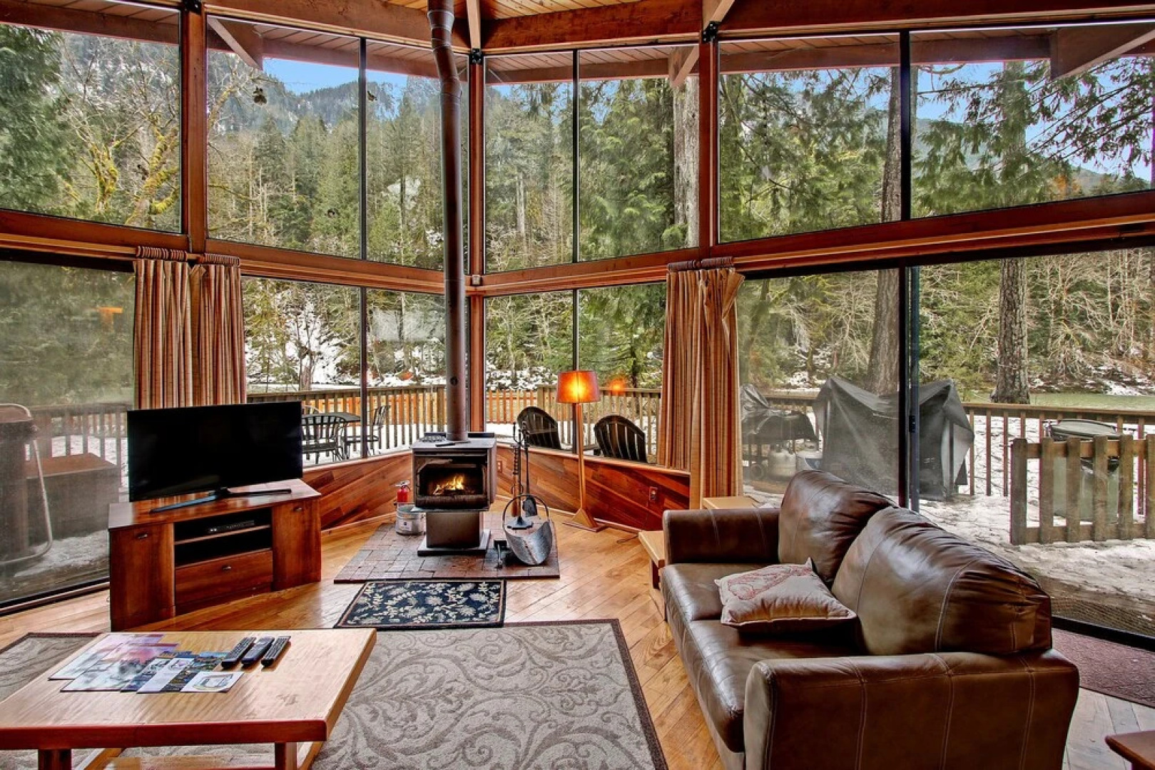 Rustic River Paradise - One Bedroom Cabin with Hot Tub