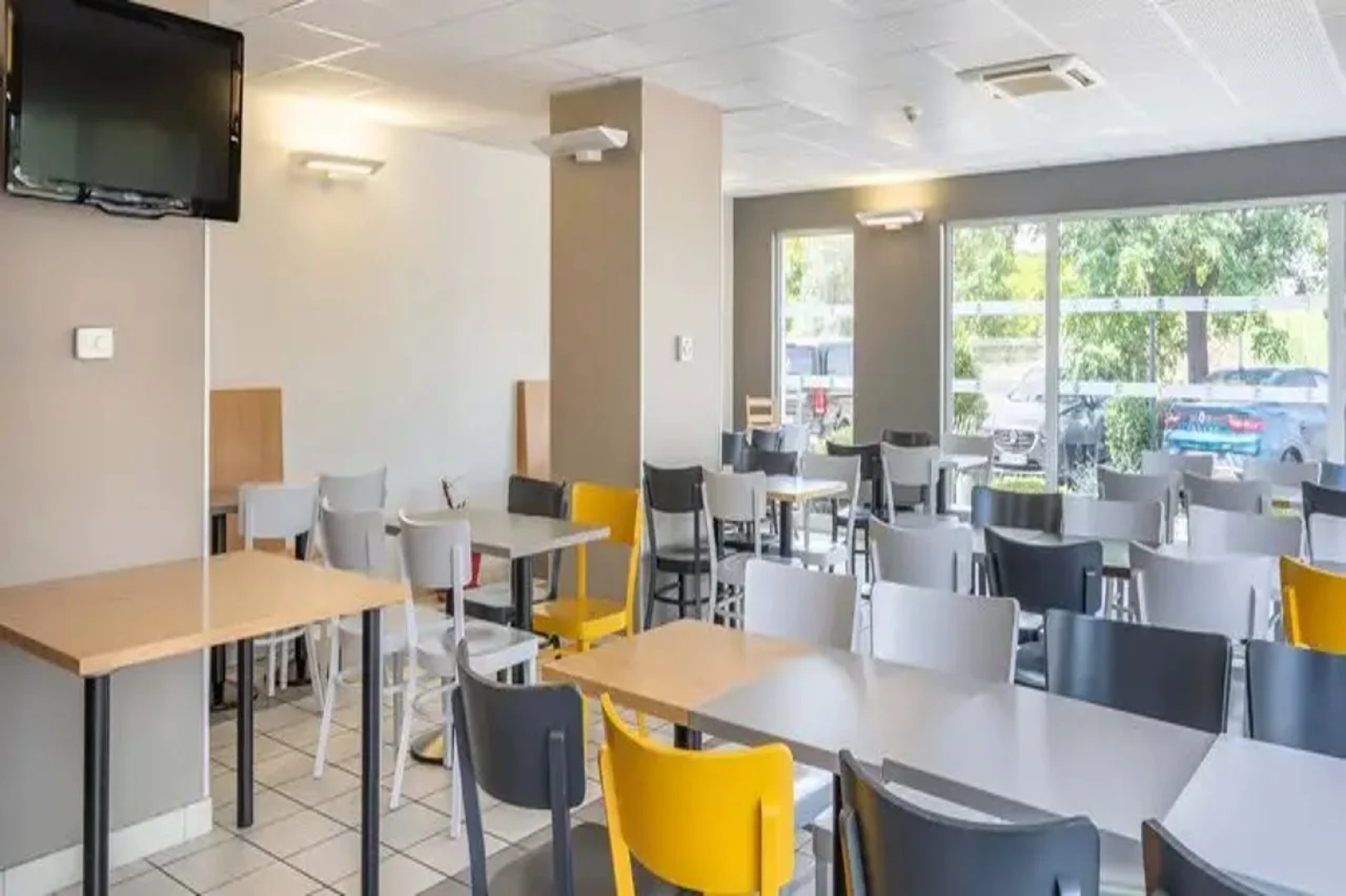 B&B HOTEL Marseille Aéroport Saint-Victoret