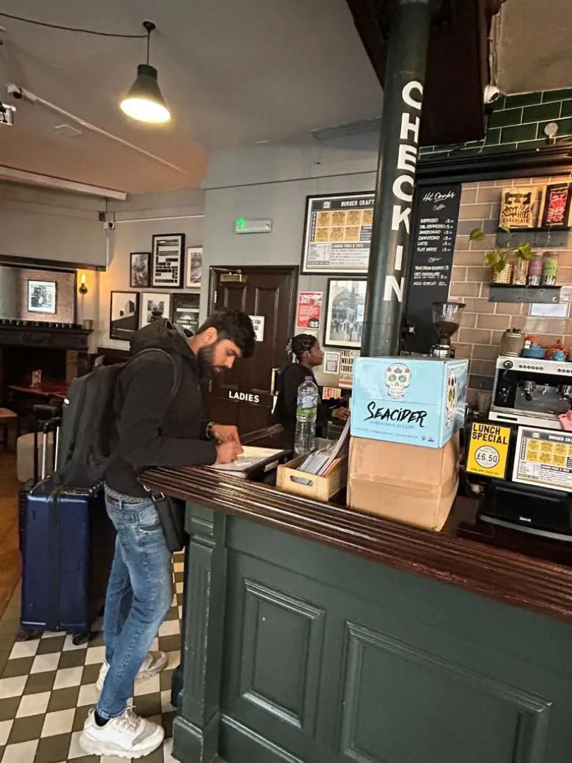 PubLove @ The Green Man - Hostel