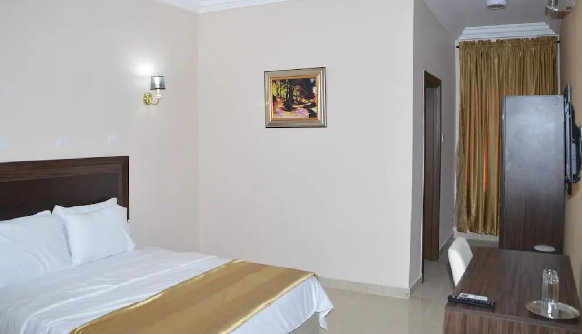 Residency Hotel Leophine House