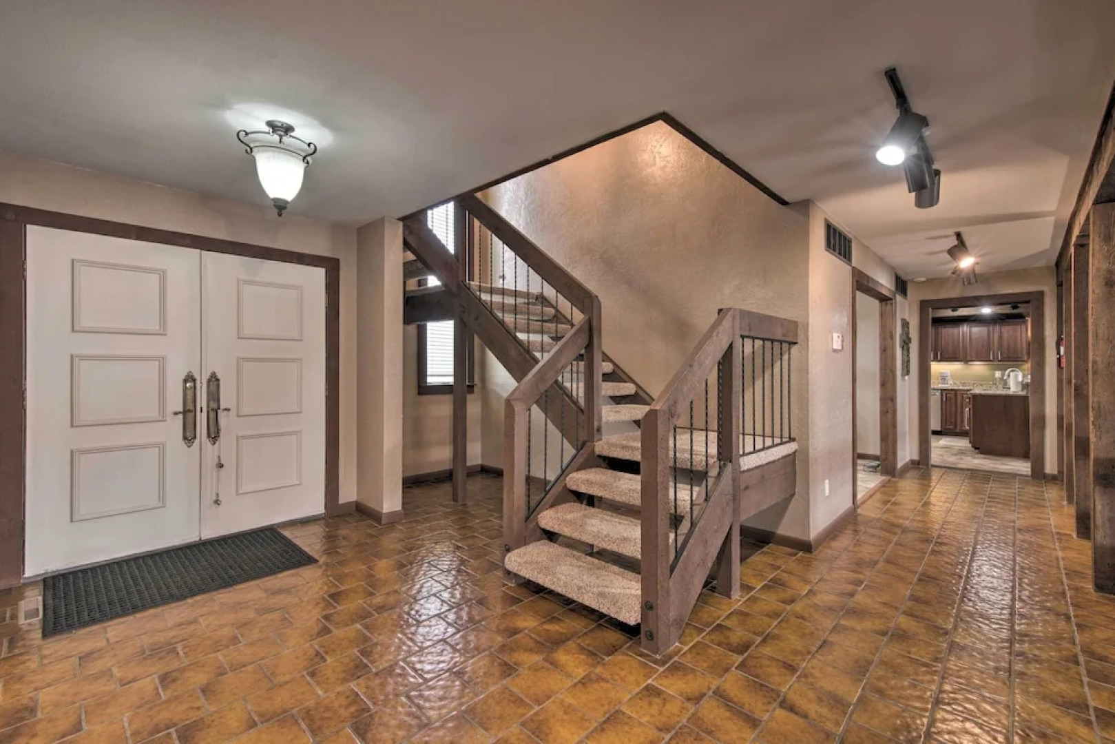 Inviting Home w/ Pool & Hot Tub on Table Rock Lake