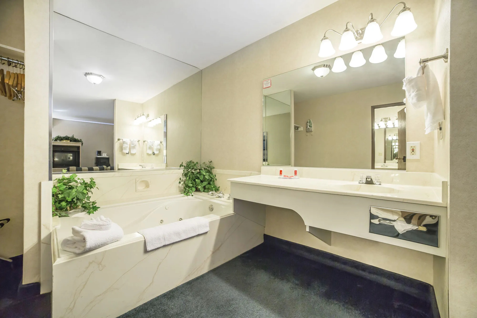 Econo Lodge Inn and Suites Sandy