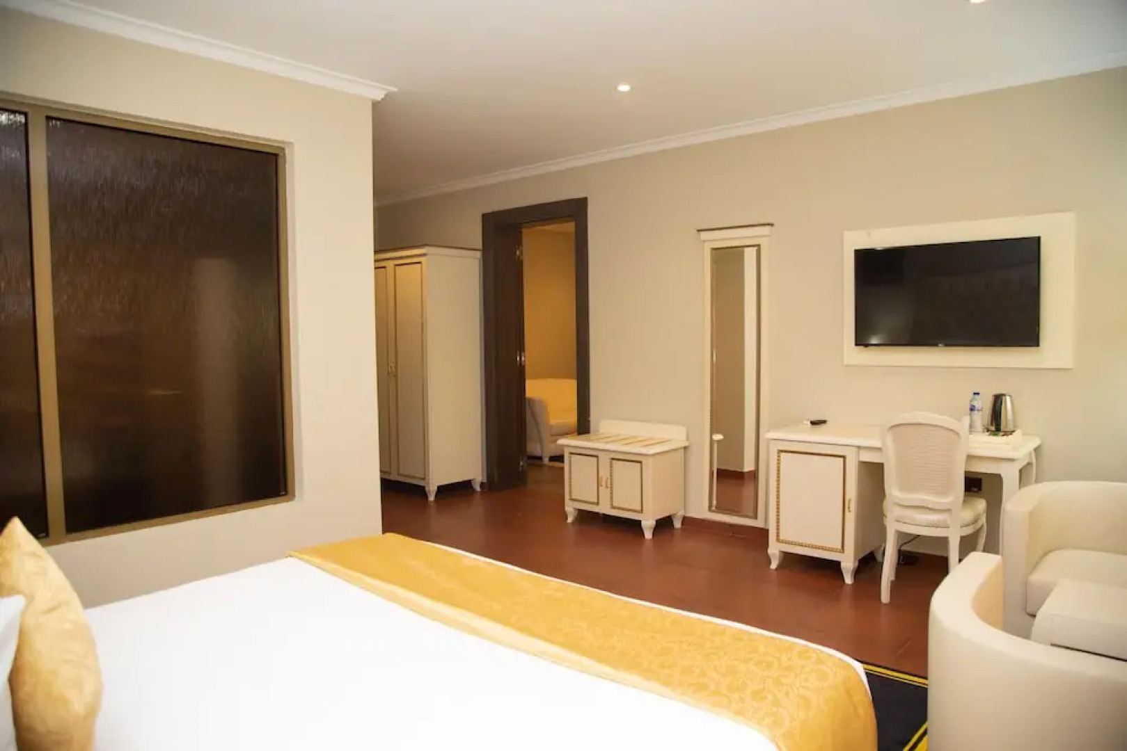 Oak Haven Hotel And Suites