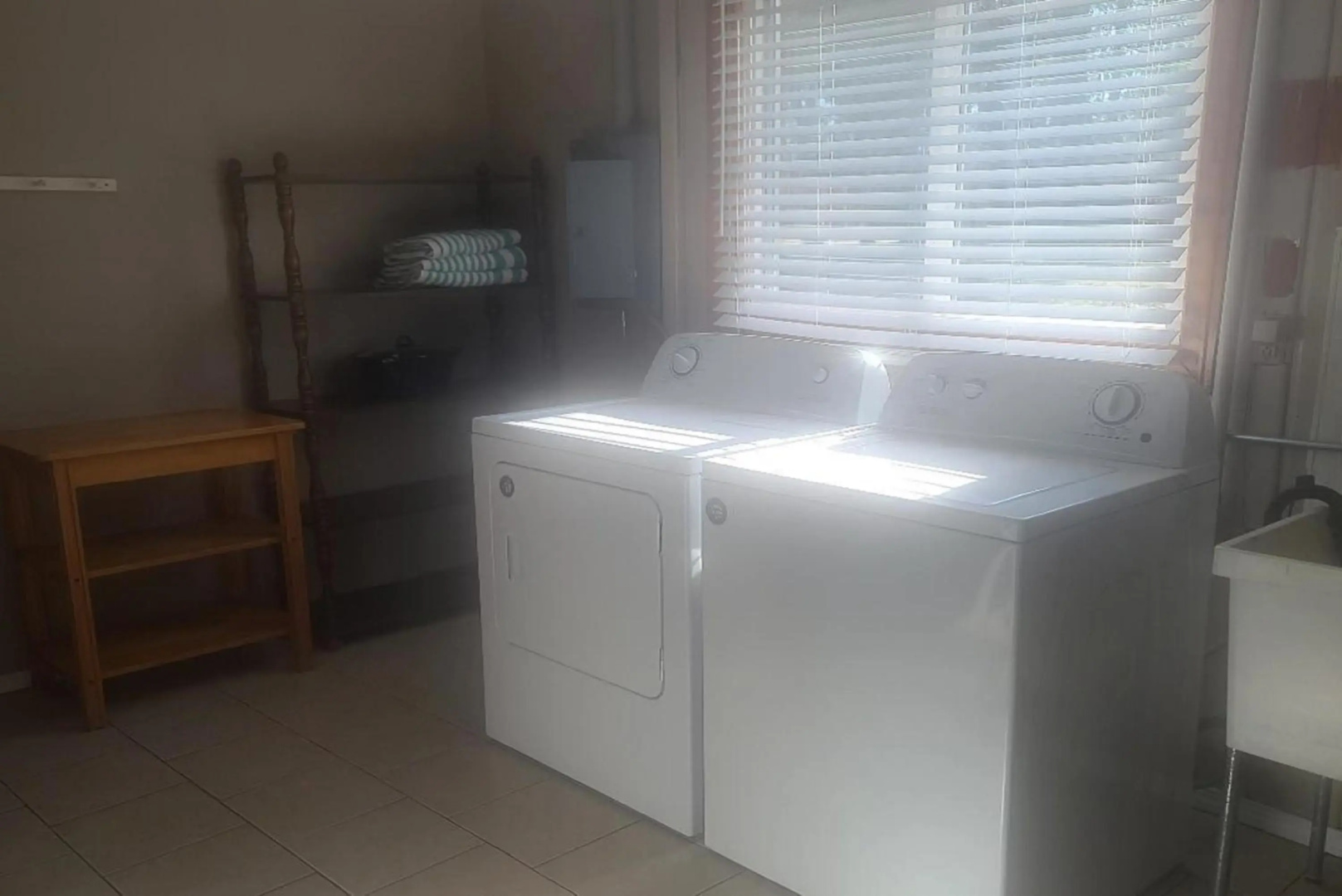 Lake Huron - 3 Bedroom, 2 Bath Lake Front Home (Sleeps 12)