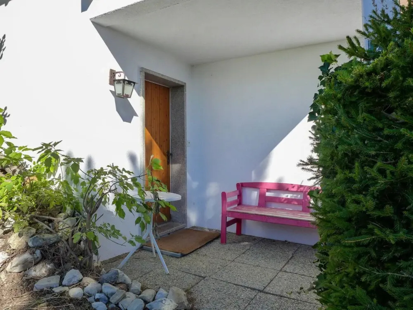 La D l ge Lens in Lens