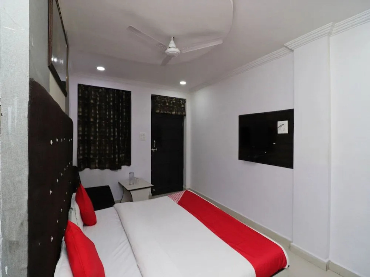 OYO 43850 Hotel Mn Galaxy