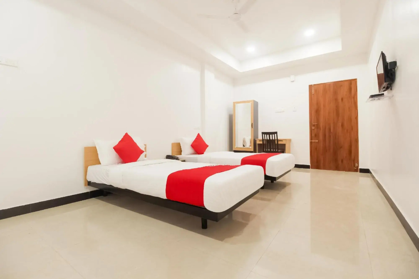 OYO Flagship 36877 Sakthi Grand