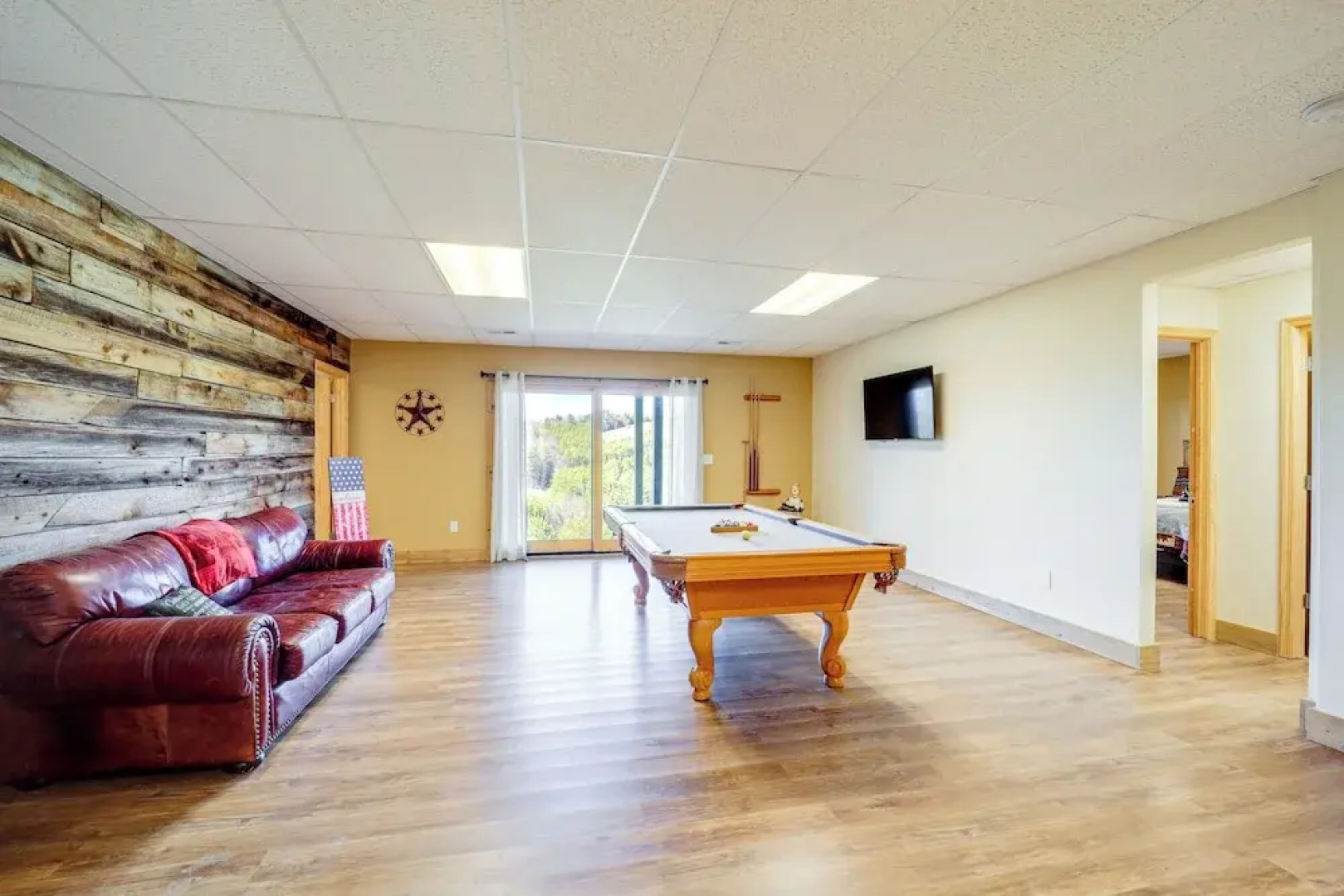 Mountain-view Deck: Group Getaway in Fleetwood