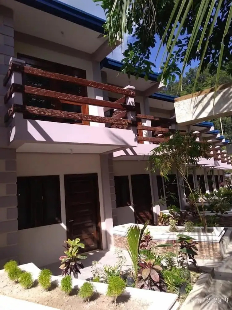 Ferellee Beachfront Inn