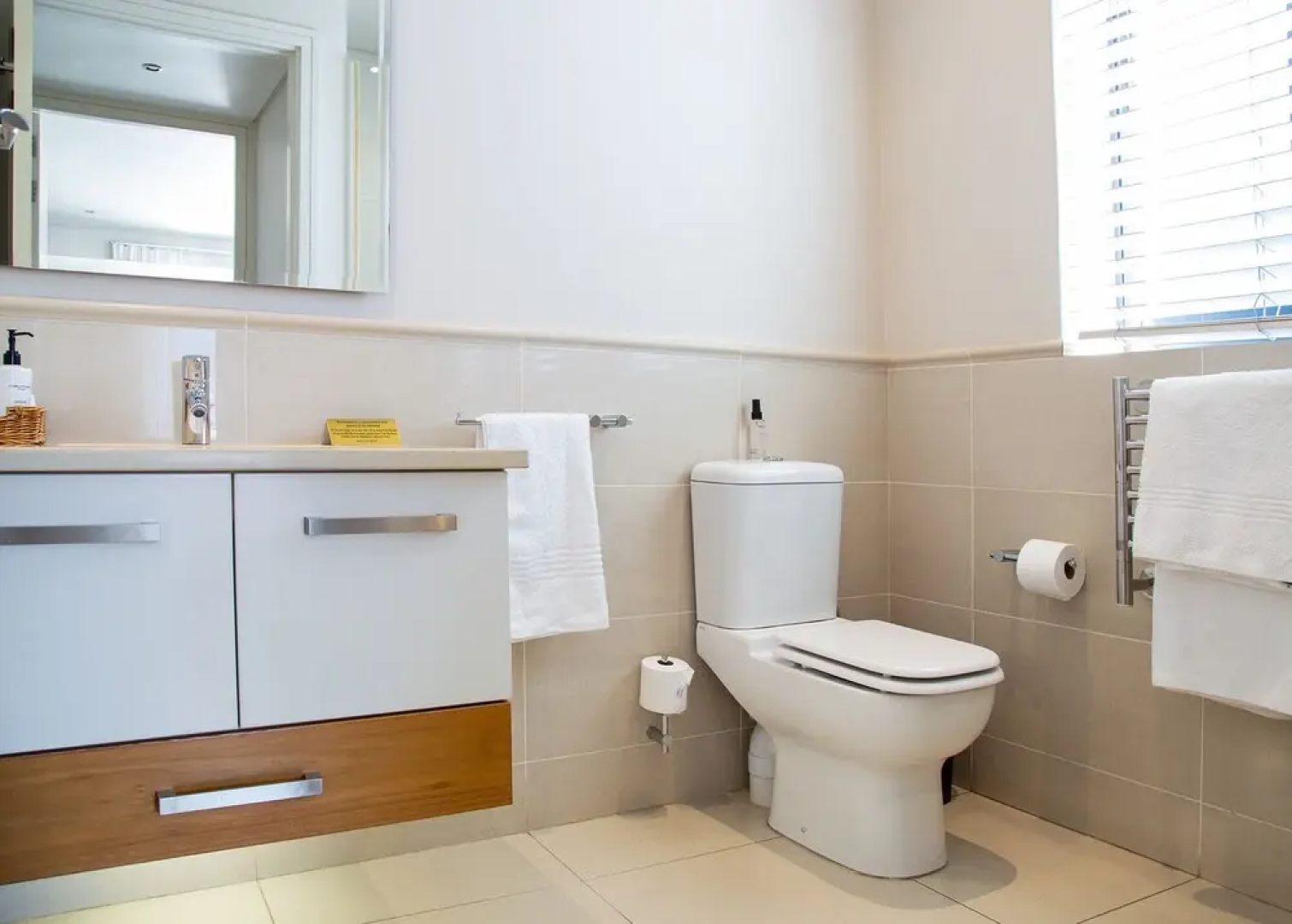 Marine Square Luxury Holiday Suites - Apartments