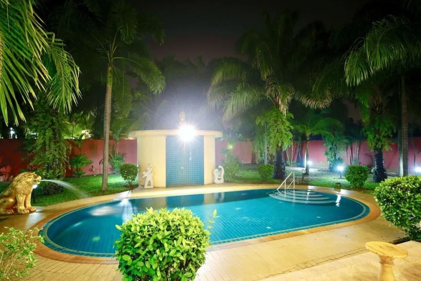 Thaillywood Luxury Palace Unique In Pattaya