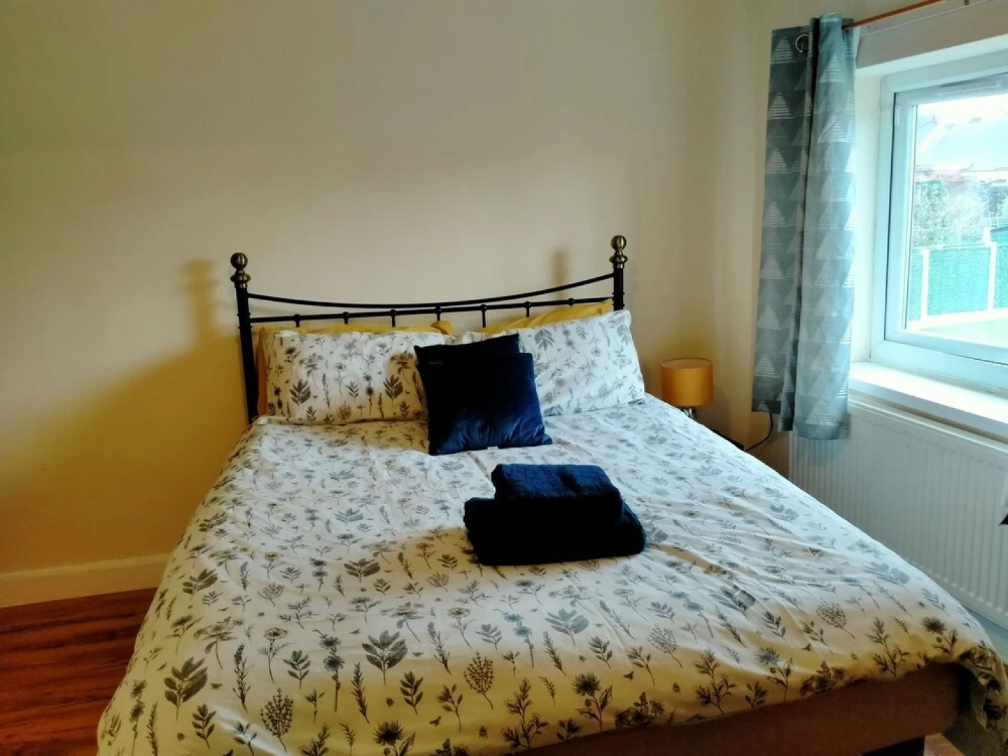 Spacious 3bed House in Walsall With Parking Onsite