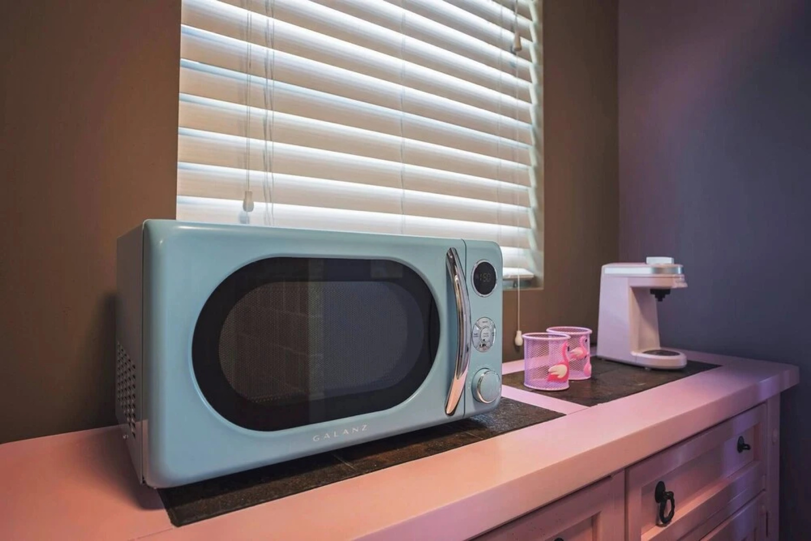 Room-flamingo Room on the Cotee River