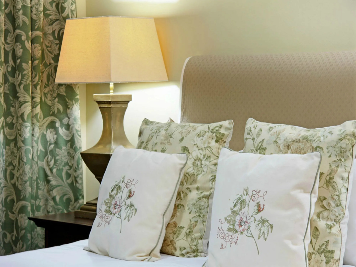 Shangri-La Manor - Adults Only