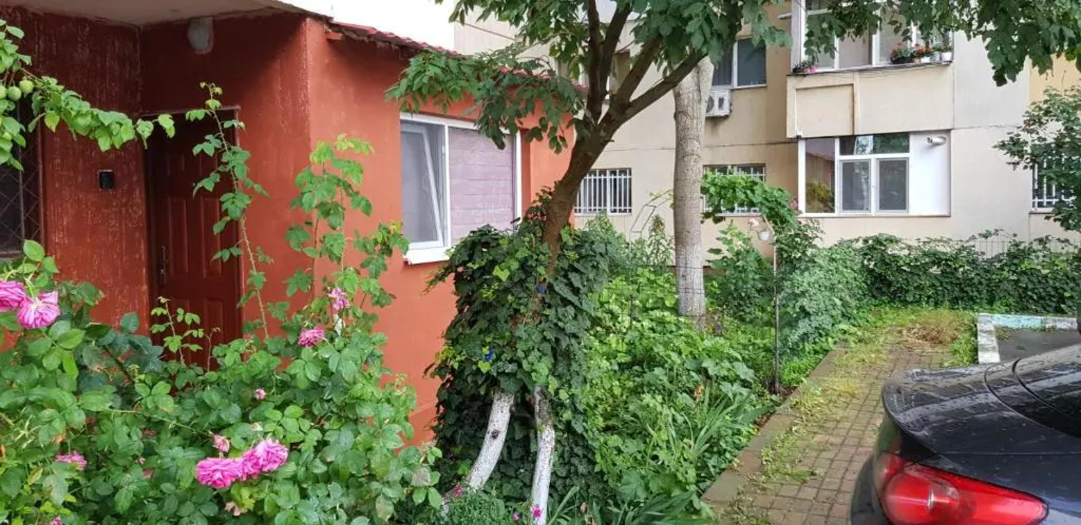 Navodari ap cu 3 cam decomandat la parter cu 2 intrări separate