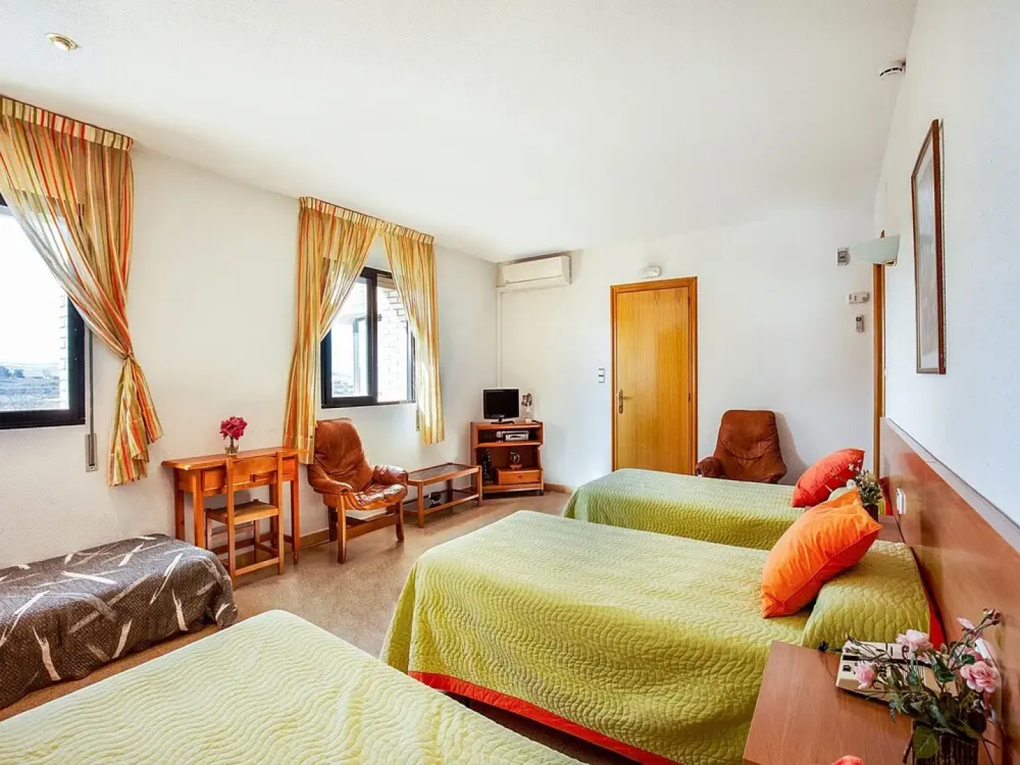 OYO Hotel Restaurante Blanc I Negre 2