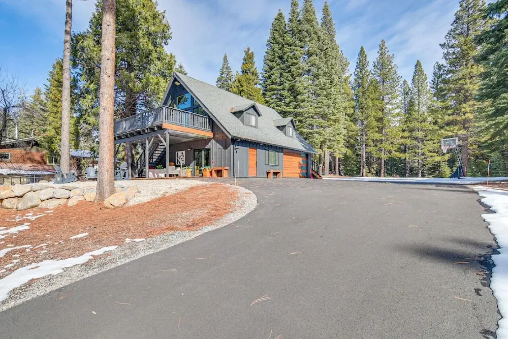 Westwood Cabin: Lake Almanor Across the Street!