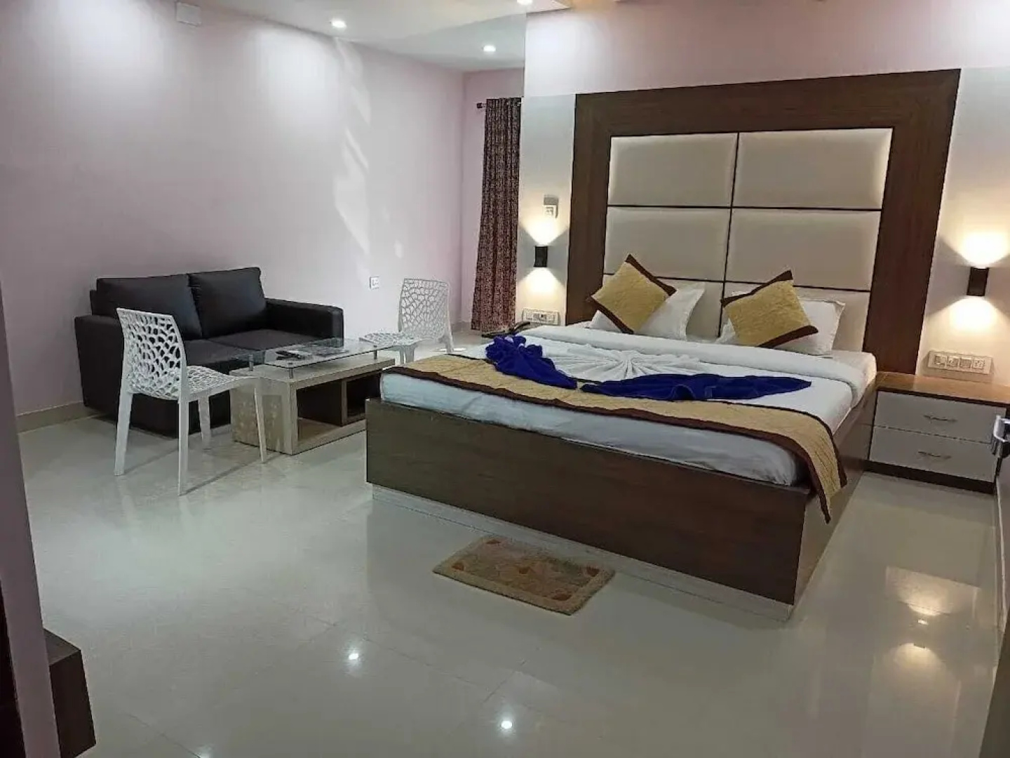 Hotel Dayal International