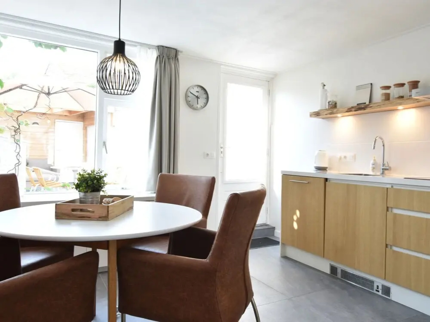 Quiet Holiday Home in Nieuwvliet With a Lounge Area by the sea