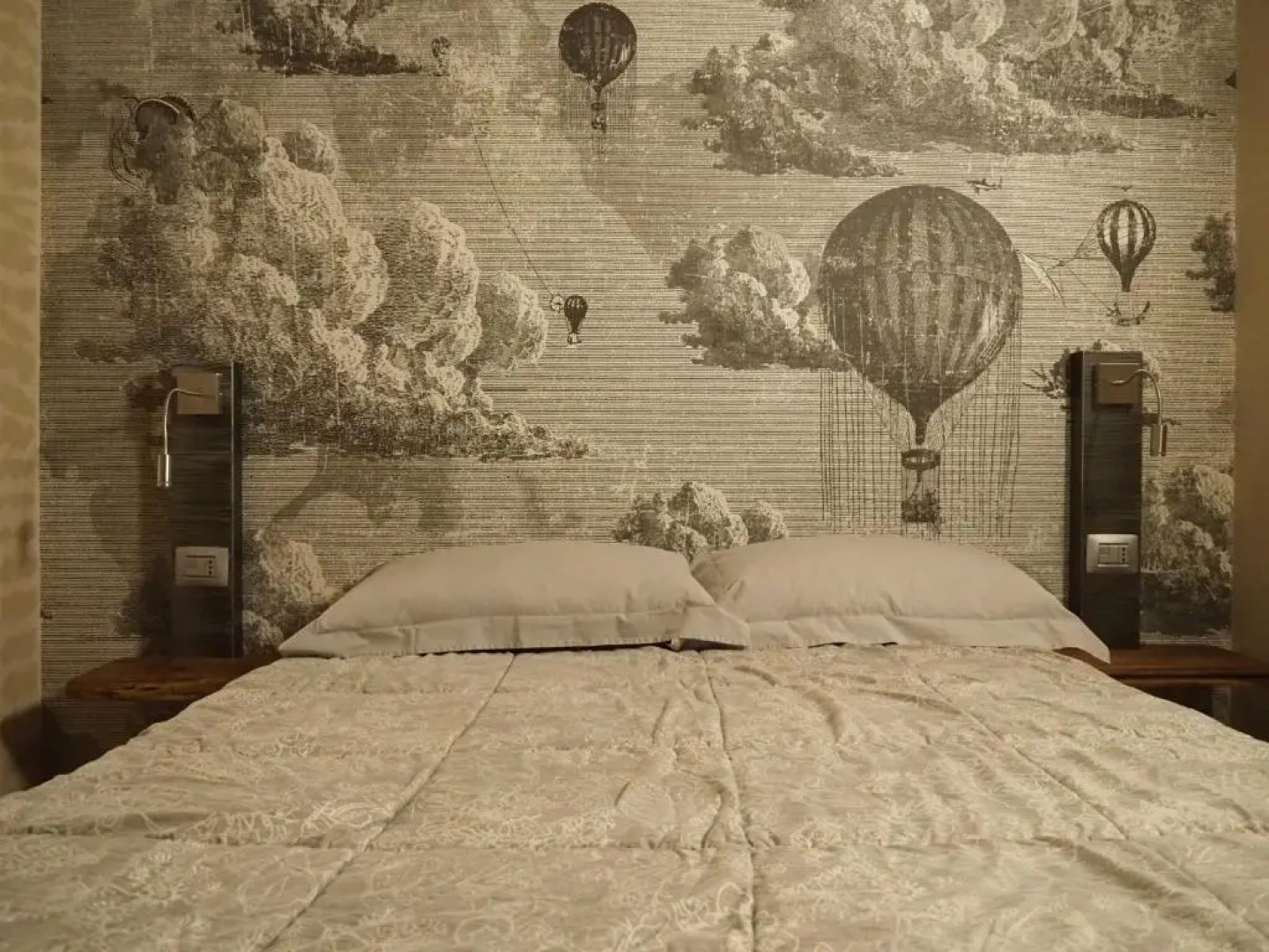 Virasol in Citta, Camera Nuvole (Adults Only)