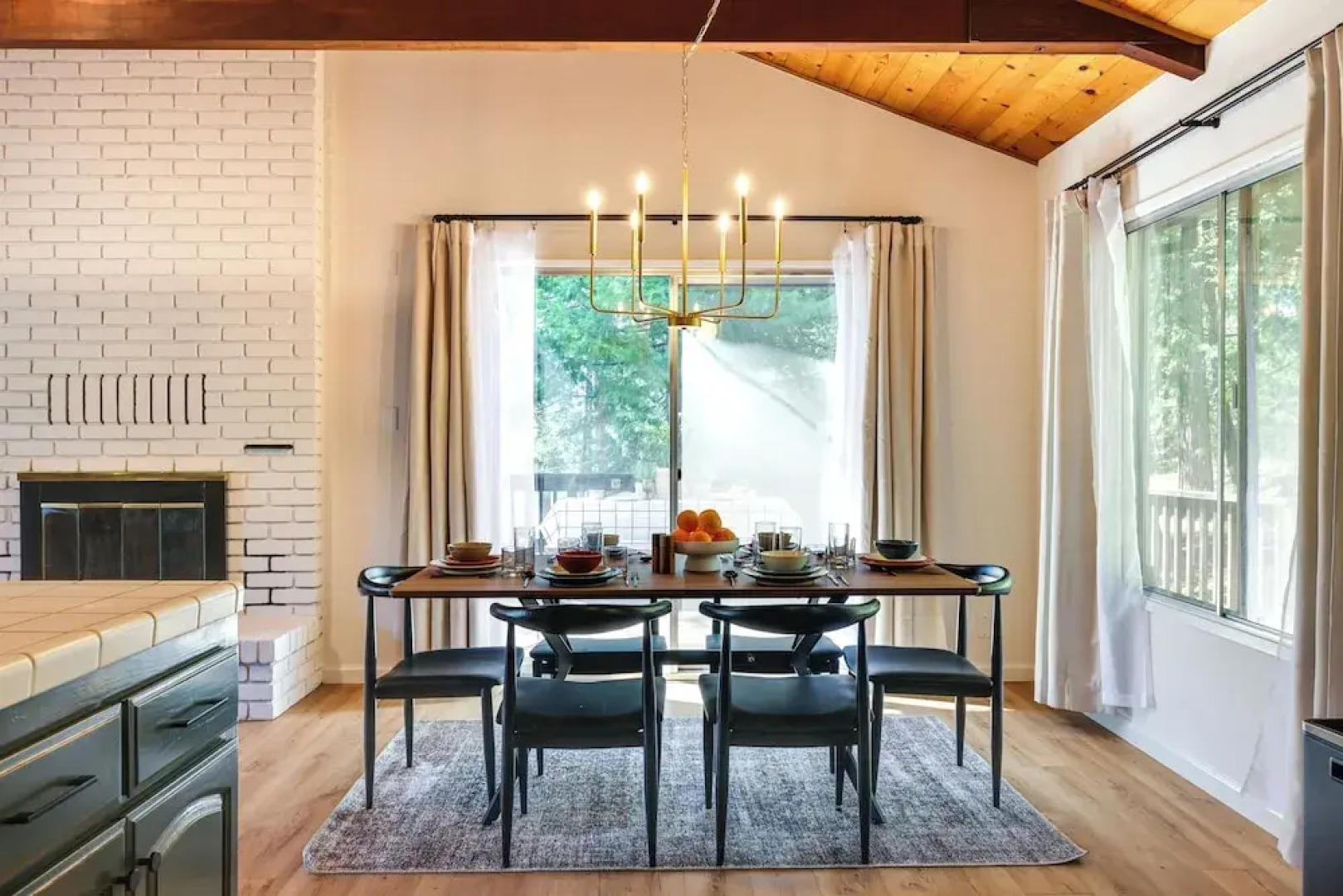 Deck & Fire Pit: Stunning Twain Harte Cabin!