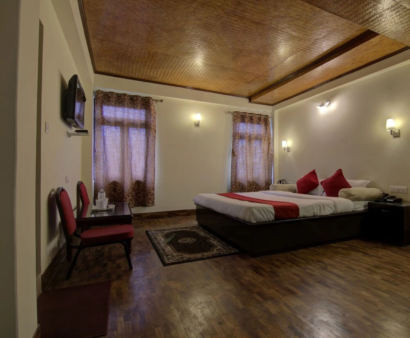 Crown De La Cruz Residency