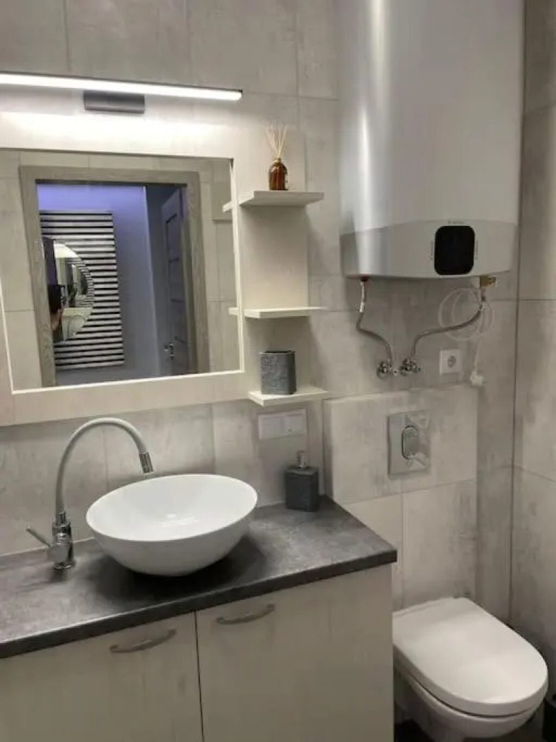 Just renovated 2 room apartment near the Palace
