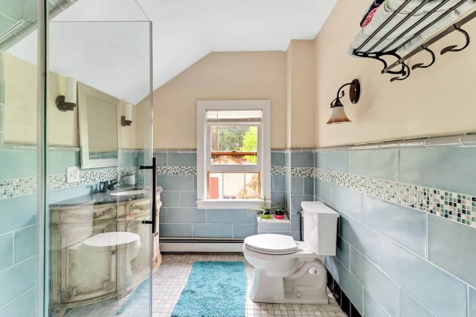 Spacious Victorian Home With Mountain Views And Lots Of Fun Extras!! 5 Bedroom Farmhouse by RedAwning