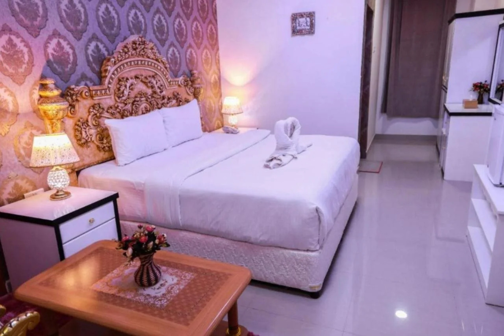 Capital O 141 Golden Rays Hotel