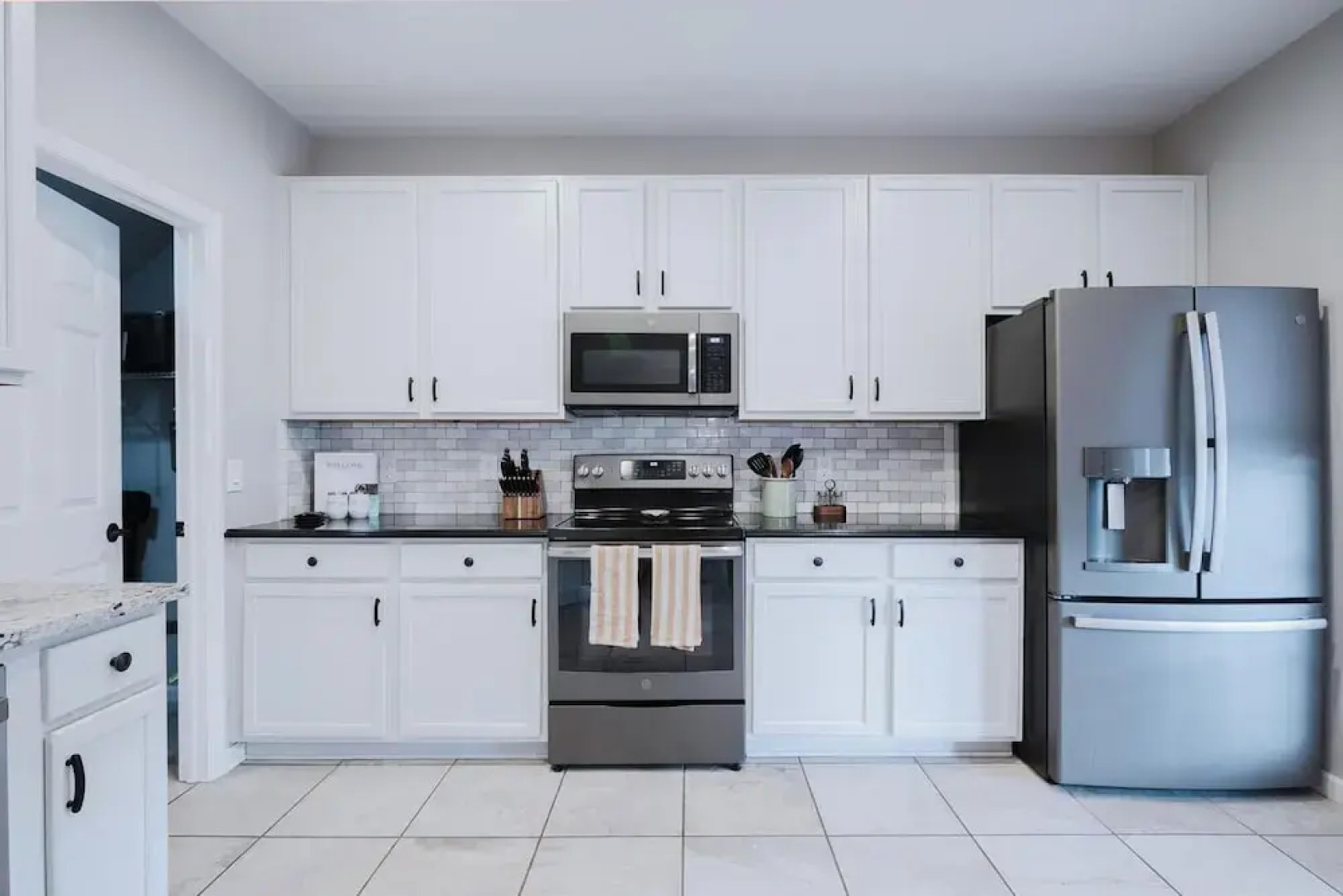 Lowcountry Lodge! In the Heart of Historic Old Town Bluffton SC