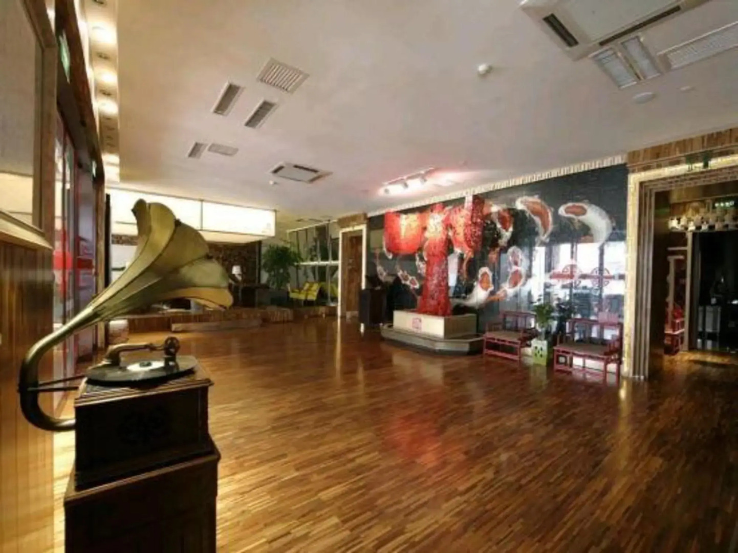 Sunshine Holiday Hotel