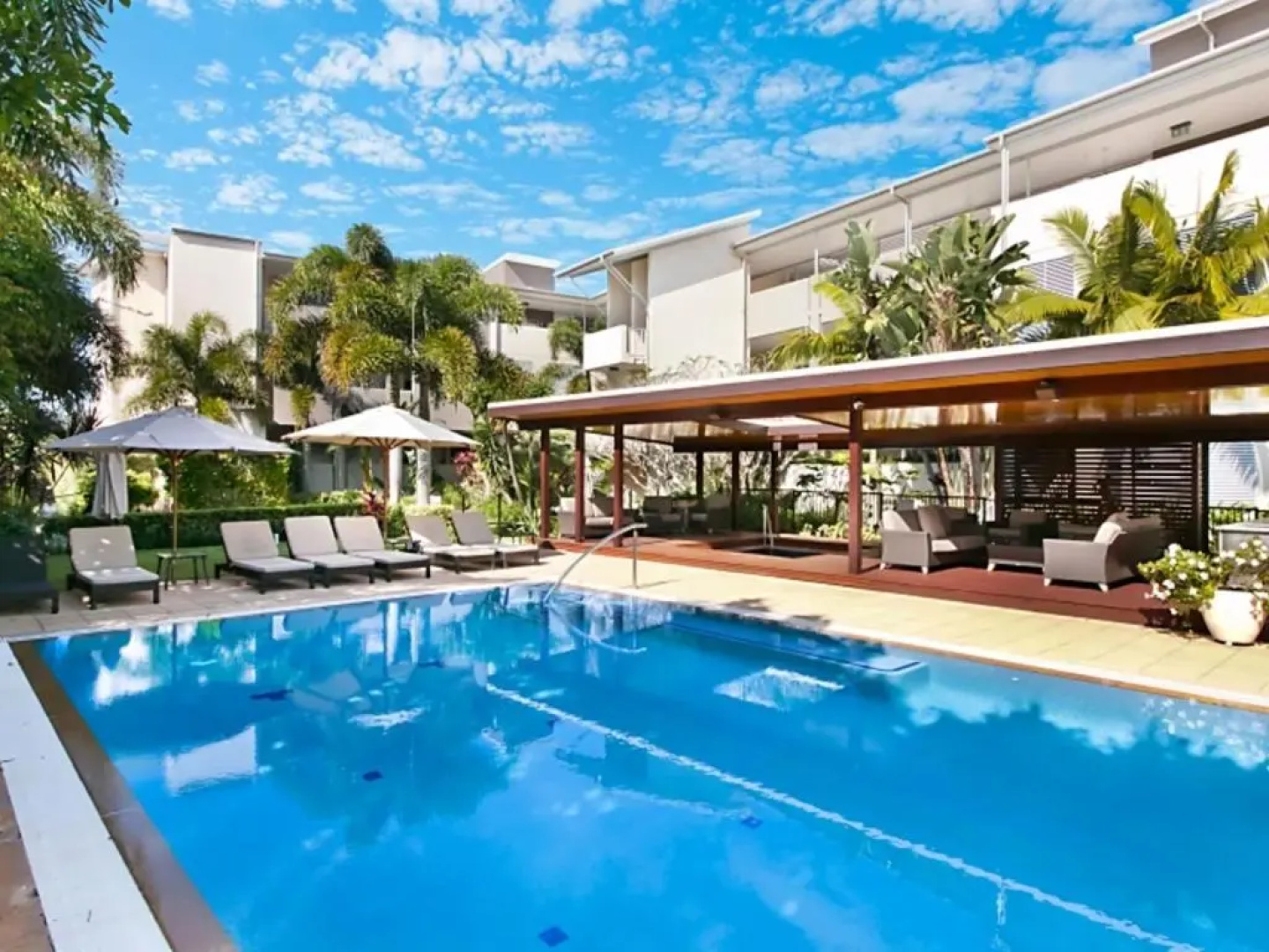 Luxury Bale Penthouse & Jacuzzi Spa 1328 North Culture