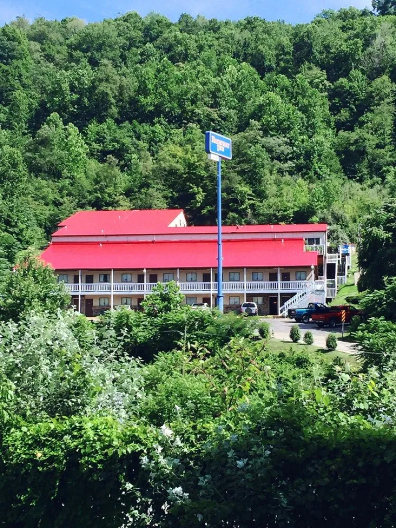 OYO Hotel Chapmanville Inn, WV - Hwy 119