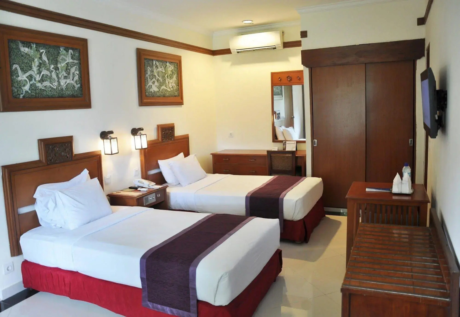 Отель Bali Beach