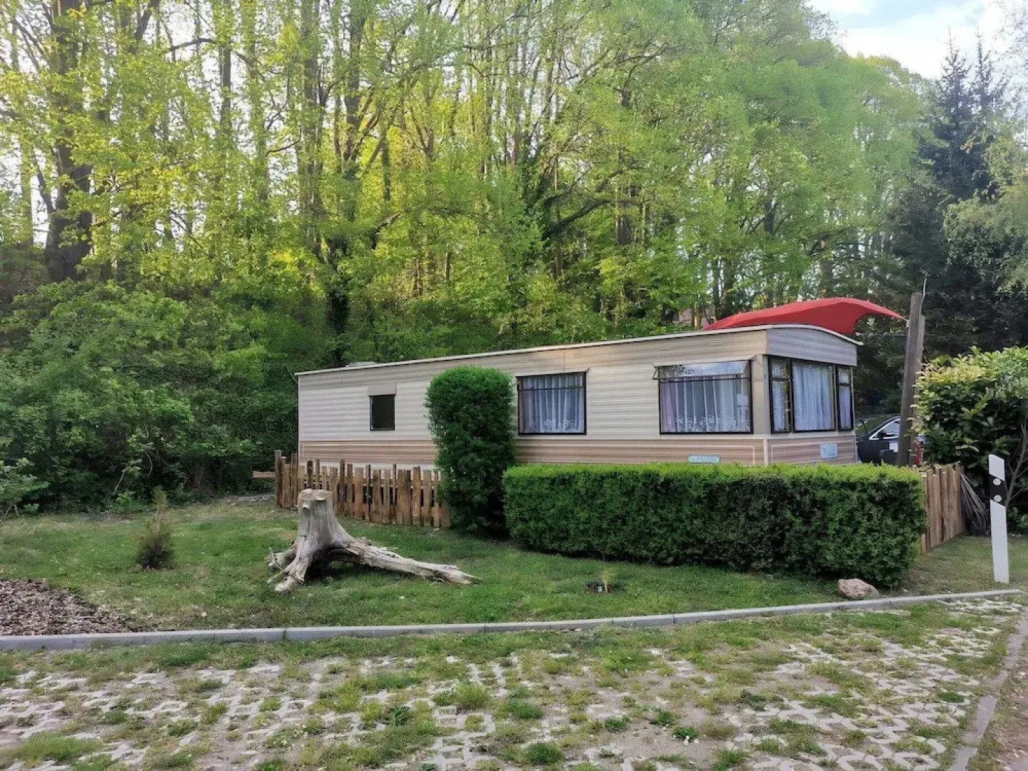 Lakeside Living With Garden