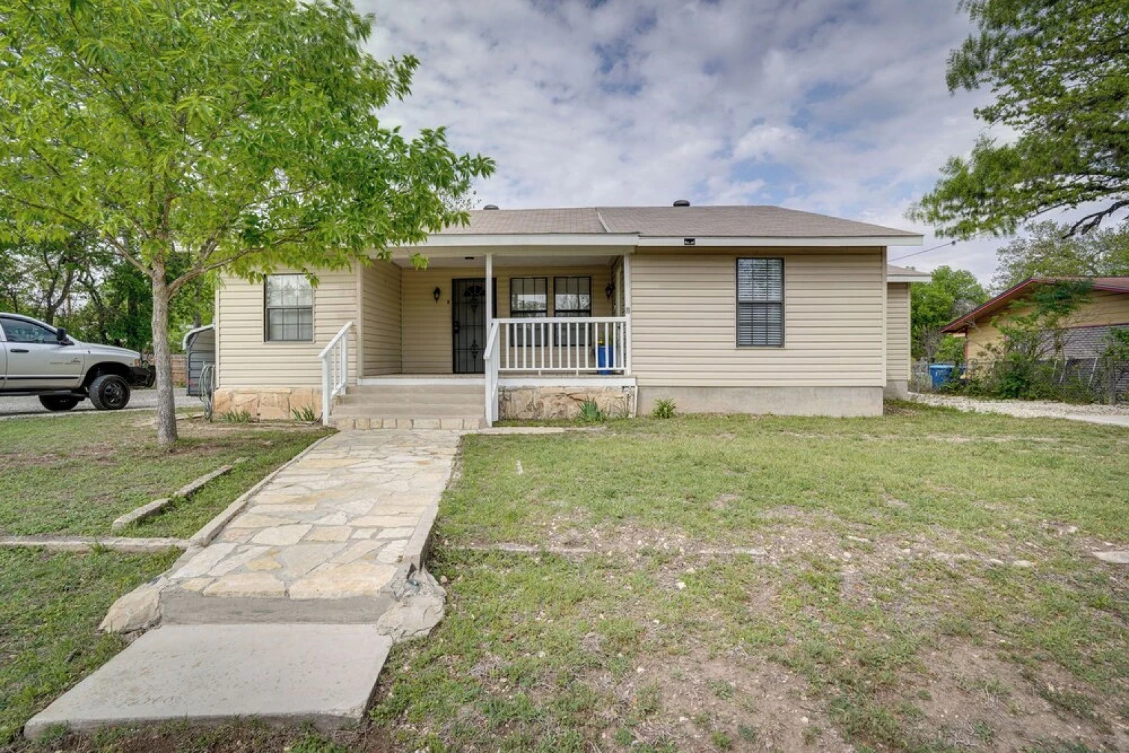 Kerrville Vacation Rental Across From River Trail!