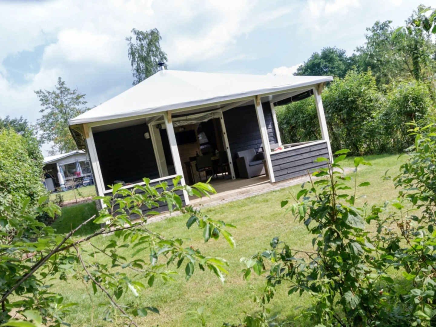 Glamping With Comfort in Ijhorst