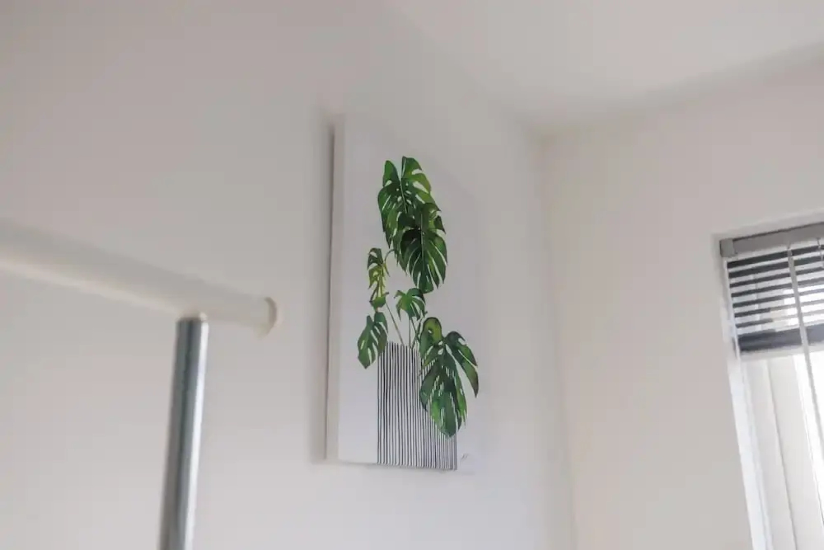 Modern 3 Bed House-free Parking