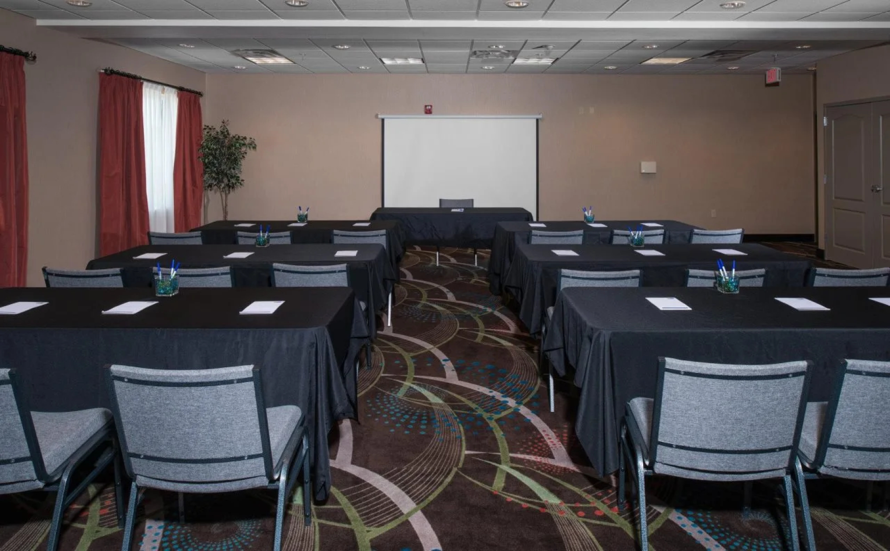 Holiday Inn Express & Suites Wichita Northwest by IHG