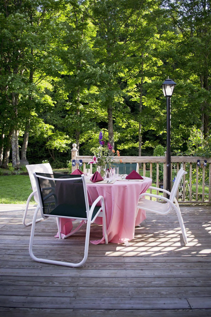 Laylas Riverside Lodge