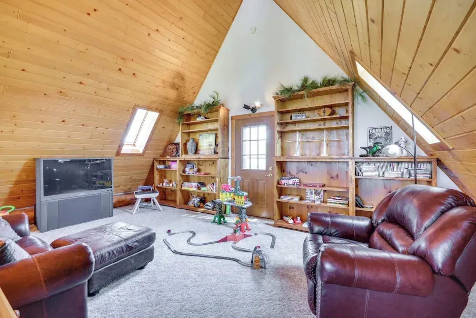 Roberts A-frame Log Cabin Near Red Lodge Mountain!