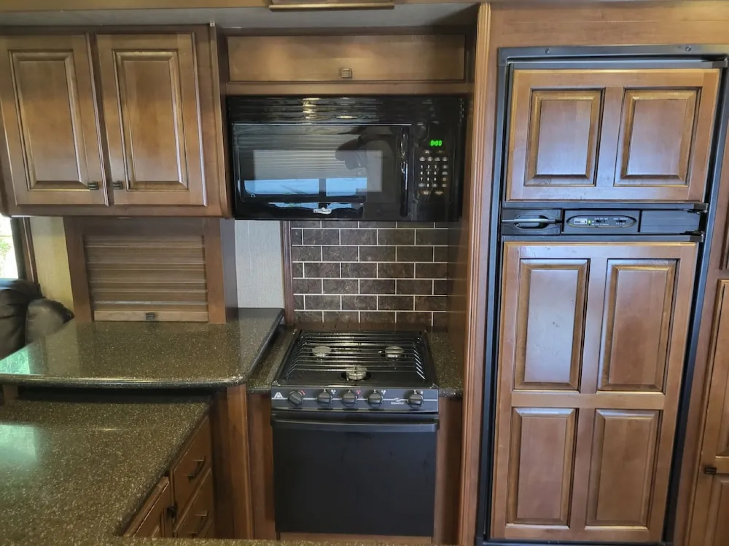 Riverbend Cottages & RV Resort