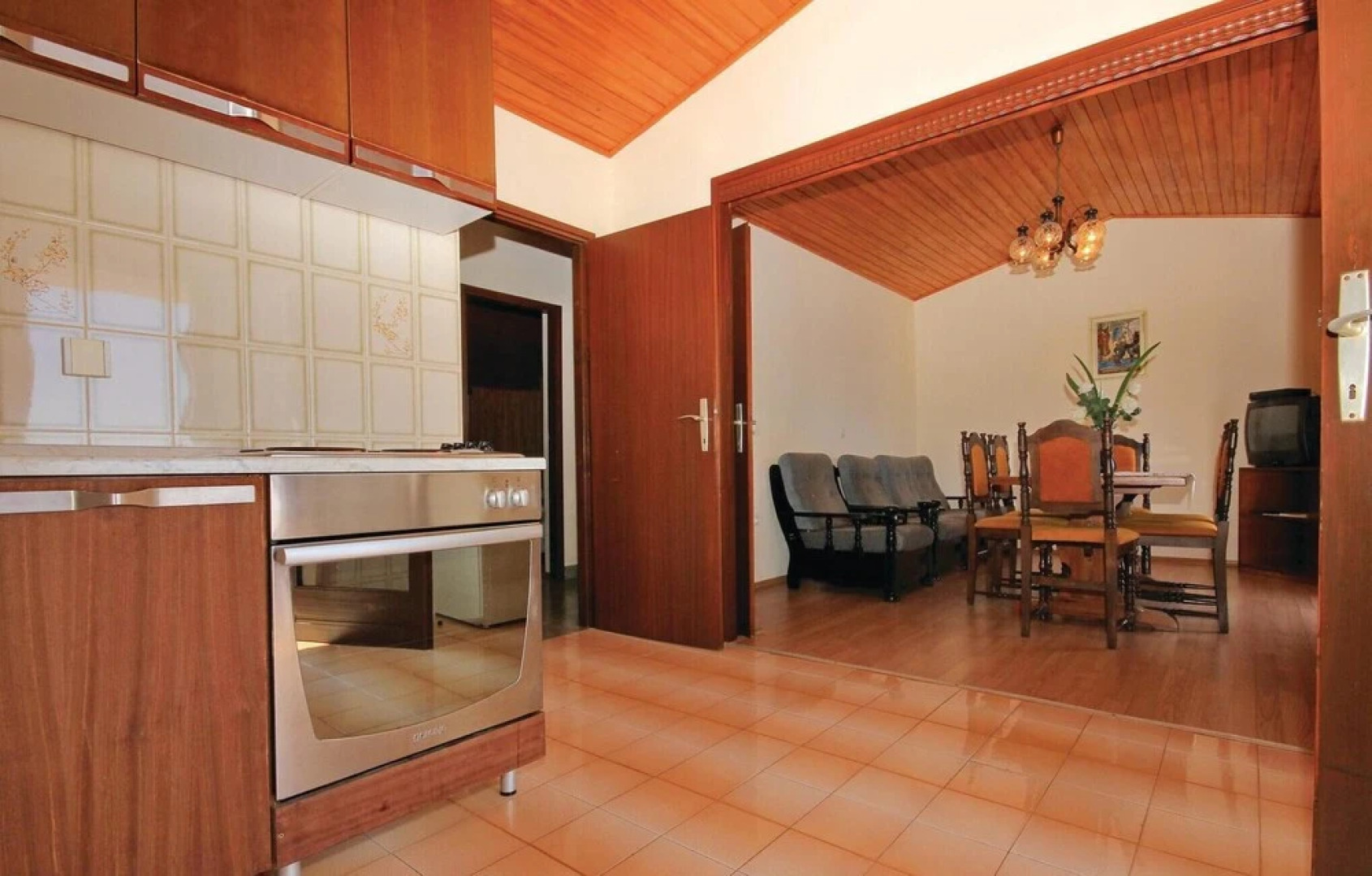 Amazing Home in Prizba With Wifi and 7 Bedrooms