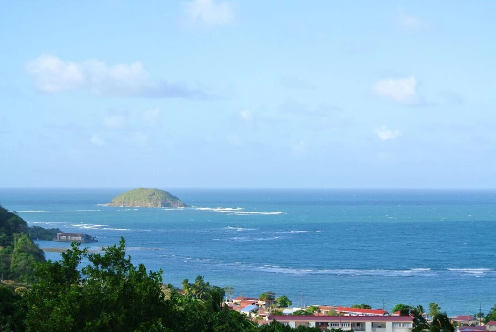 House With one Bedroom in La Trinité, With Wonderful sea View, Furnish