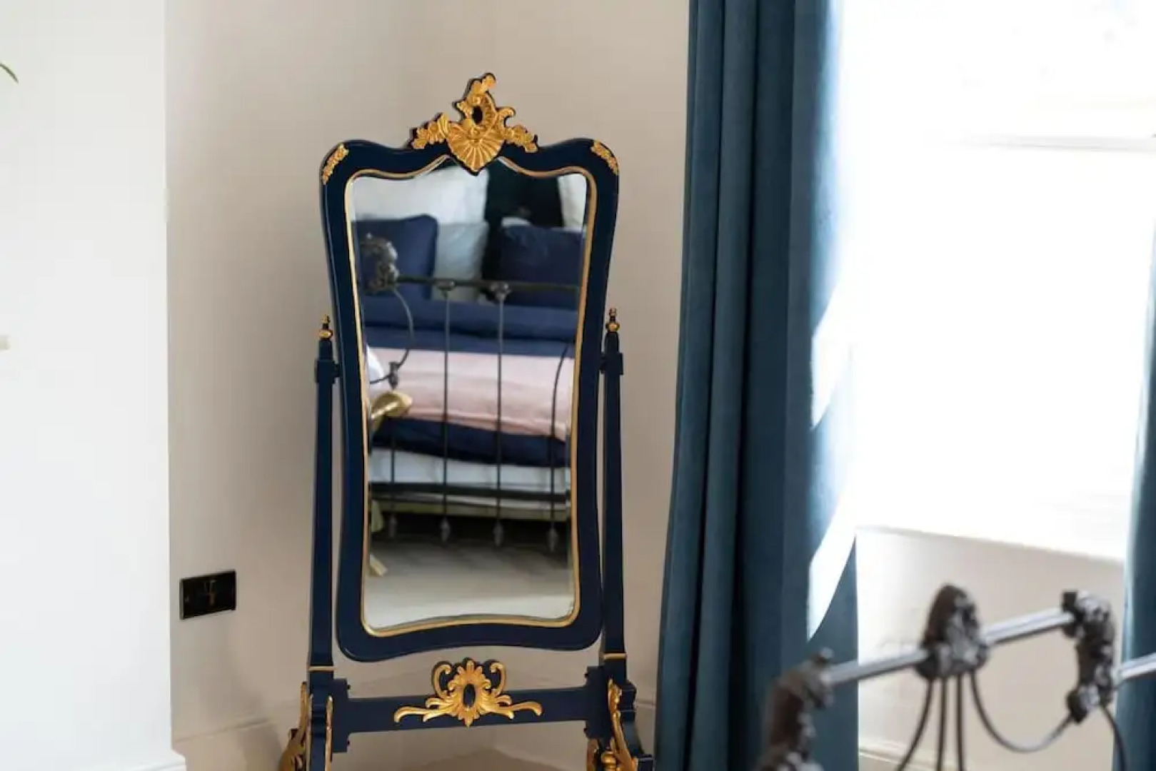 Luxury Beachfront Penthouse, Panoramic Sea Views